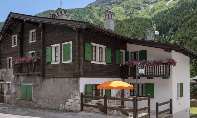Macugnaga Apartment | Nice apartment for 2 people with TV, pets allowed and panoramic view