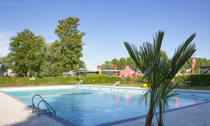 's-Gravendeel Apartment | Nice apartment for 6 guests with WIFI, TV, terrace and parking