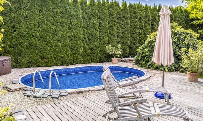 Lukavice Apartment | Nice apartment for 6 people with WIFI, pool, TV and patio