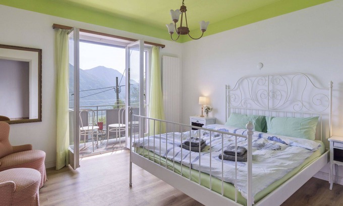 Riazzino Apartment | Nice apartment for 8 people with WIFI, patio, pets allowed and panoramic view