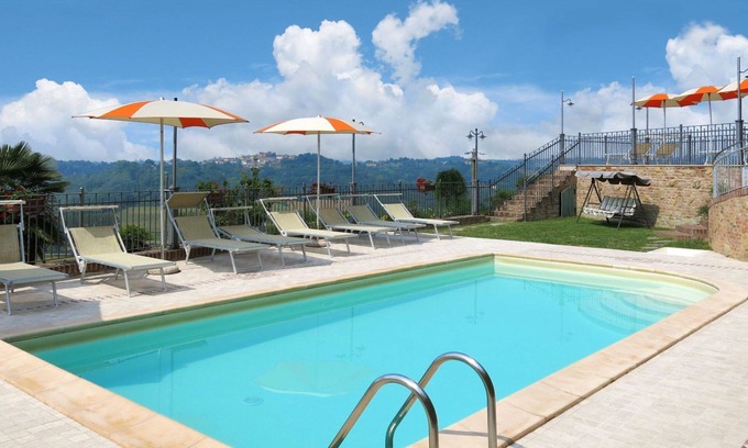Cossombrato Apartment | Nice apartment for 4 guests with WIFI, pool, TV, patio and pets allowed