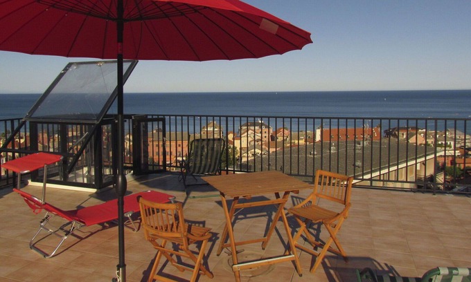 Laigueglia Apartment | Nice apartment for 6 people with A/C, WIFI, terrace, pets allowed and panoramic view