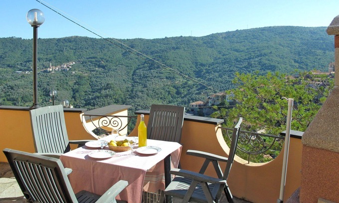 Pietrabruna Apartment | Nice apartment for 5 guests with WIFI, TV, terrace and panoramic view