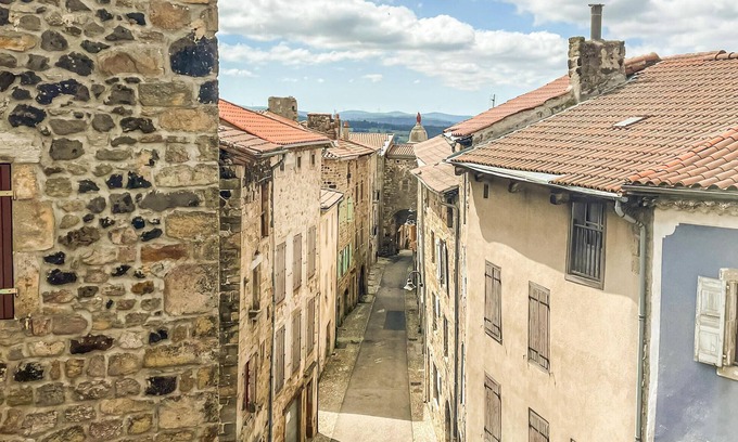Pradelles Apartment | Nice apartment in Pradelles with WiFi