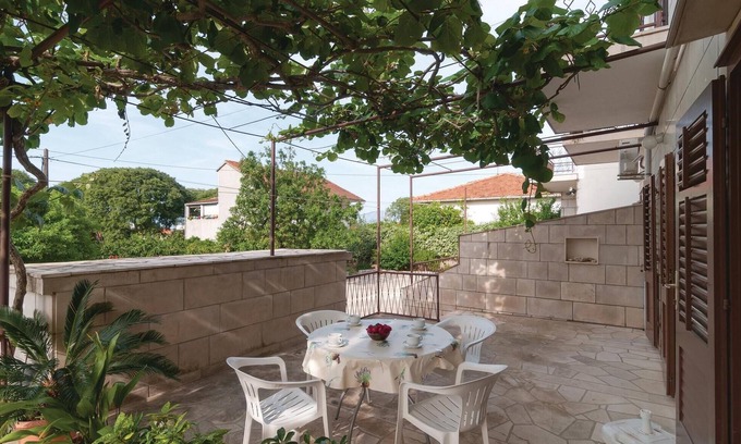 Supetar Apartment | Nice apartment in Supetar with WiFi