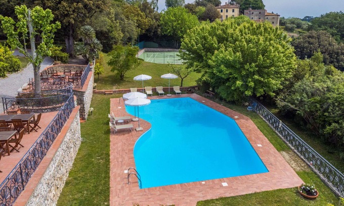 Crespina Villa | Nice apartment in villa for 18 people with private pool, WIFI, TV, terrace and pets allowed