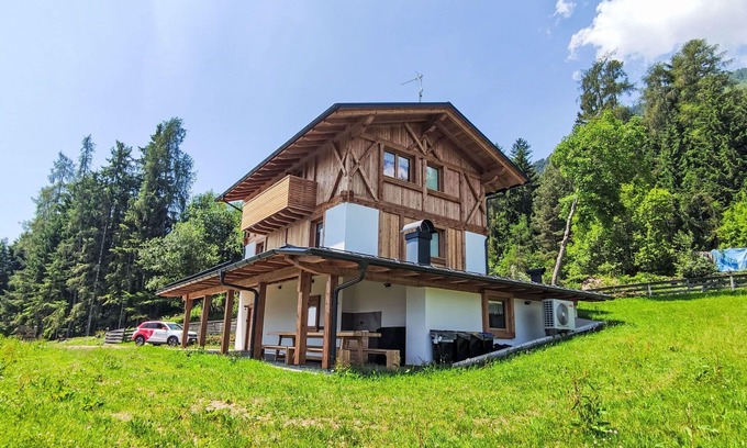 Livo Villa | Nice apartment in villa for 8 people with WIFI, TV, patio and panoramic view