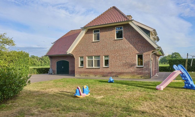 Neede House | Nice farmhouse with large garden and play loft