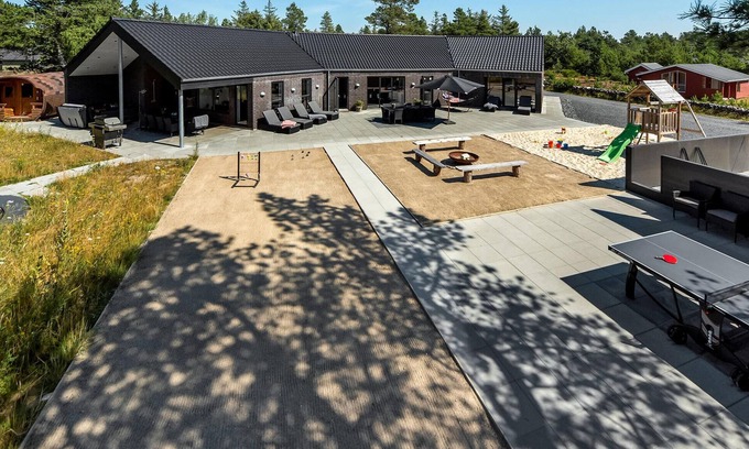 Blavand House | Nice home in Blåvand with kitchen