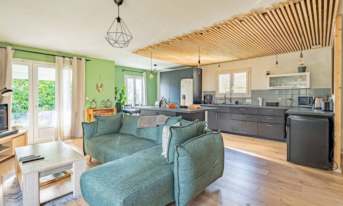 Blaye House | Nice home in Blaye with WiFi