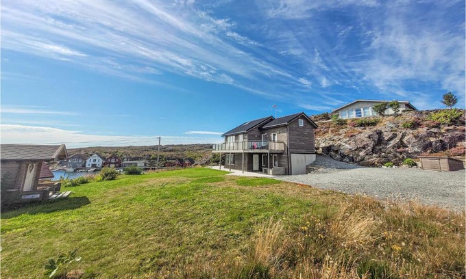 Bomlo House | Nice Home In Bremnes With Wifi