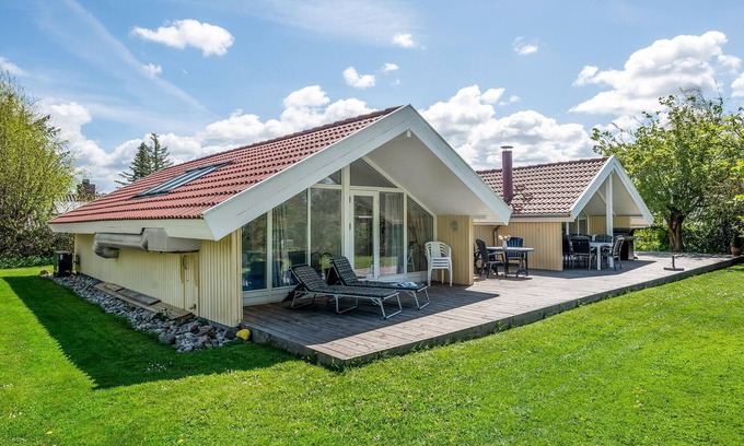 Dronningmolle House | Nice home in Dronningmølle with sauna