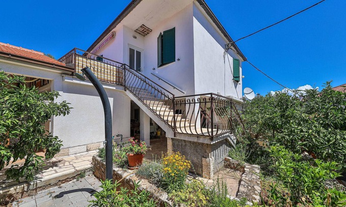 Drvenik Mali House | Nice home in Drvenik Mali with kitchen