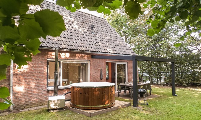 Hoeven House | Nice home in Hoeven with sauna