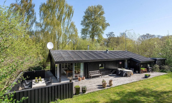 Hornbaek House | Nice home in Hornbæk with kitchen