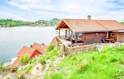 Finnoy House | Nice Home In Sjernarøy With Sauna