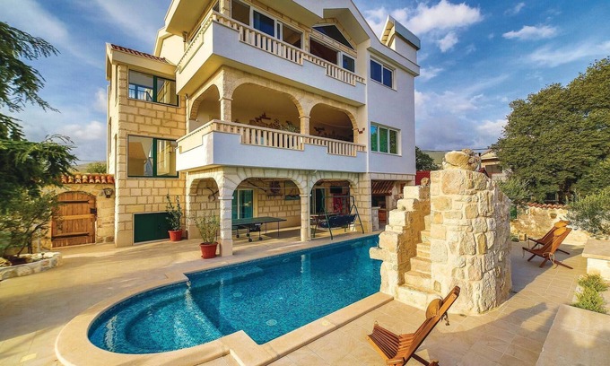 Plano House | Nice home in Trogir with house sea view