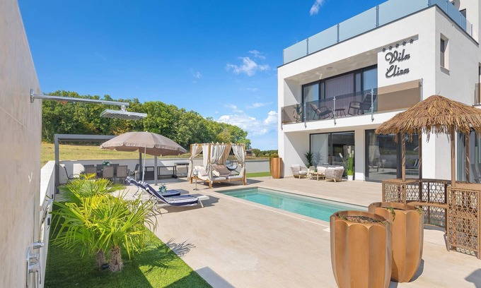 Vrvari House | Nice home in Vrvari with WiFi