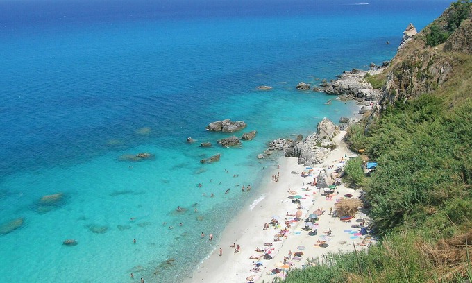 Zambrone House | Nice home in Zambrone with kitchen