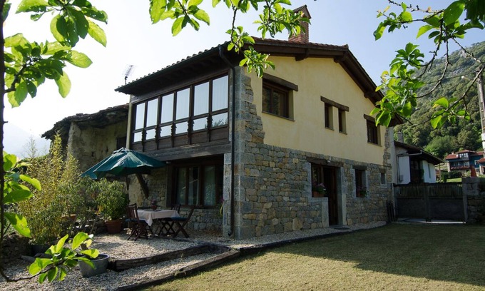 Buelles Cottage | NICE HOUSE WITH GARDEN BETWEEN THE MOUNTAINS AND THE SEA