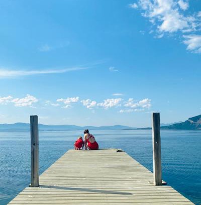 Grovfjord House | Nice little house right by the sea, stunning view