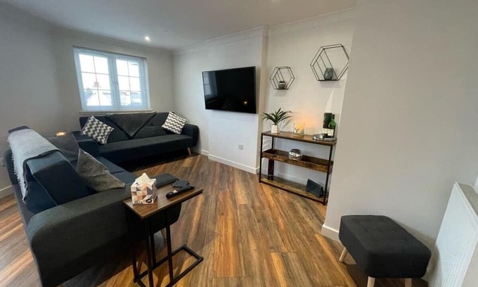 Irvine Apartment | Niche View - Stunning 2 bedroom apartment Irvine