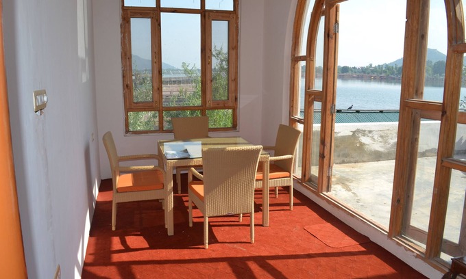 Sudarbal Hotel | Nigeen Lake View Resort