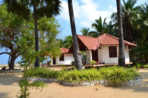 Kudawa Resort | Nirukthie Beach Resort & Restaurant