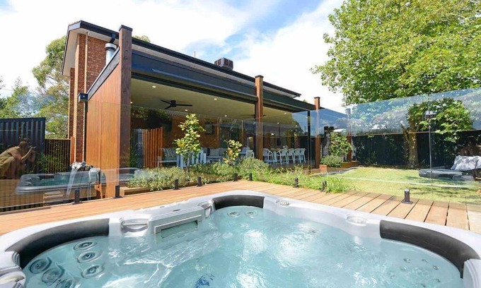 Frankston House | Nirvana Retreat