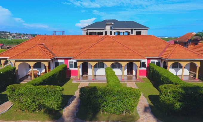 Kampala Cottage | nLucian Cottages: 2 bedroom peaceful retreat in Munyonyo