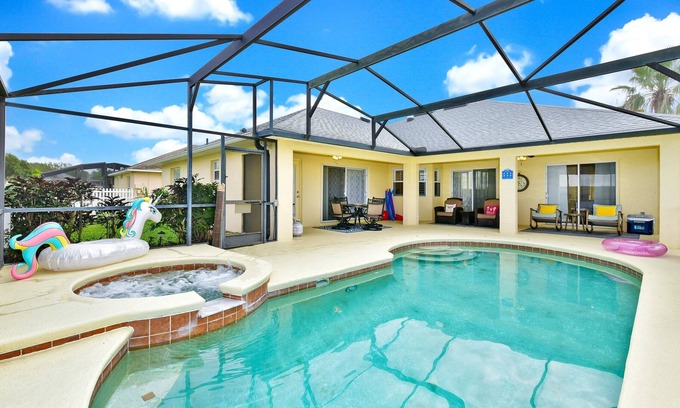 Tuscan Ridge House | NO Carpet House! Private Pool & Spa Cozy 4 bedrooms/3 bathrooms Home by Disney