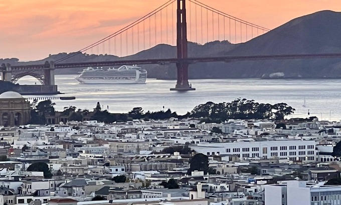 Nob Hill Apartment | Nob Hobbing on Nob Hill-ROOF DECK VIEWS OF GOLDEN GATE BRIDGE-Gorgeous Sunsets!
