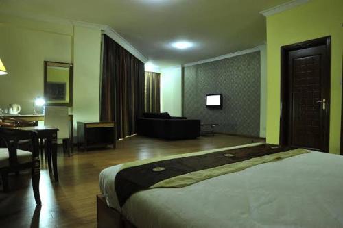 Eastleigh Hotel | Nomad Paradise Hotel
