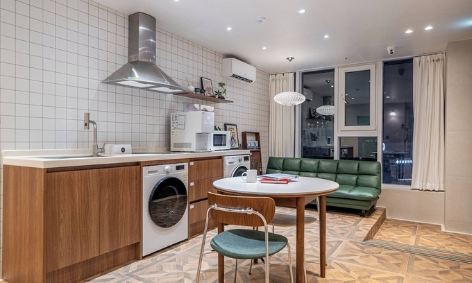 Sinchon-dong Hotel | Nomad Stay in Hongdae