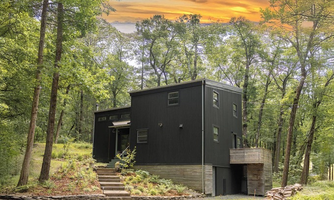 Chatham House | Nordic Cabin: Light-Filled + Spacious w/Firepit