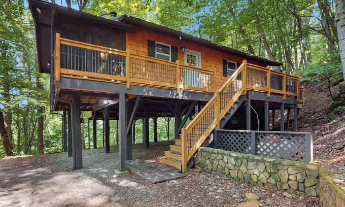 Walnut Mountain Cabin | North Georgia getaway with community pool, trails, and fire pit