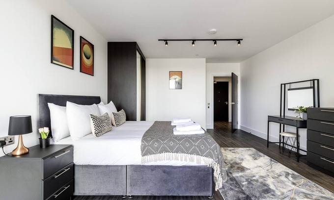 College Park and Old Oak Apartment | North Ken IV - 1-Bedroom+Daybed+Balcony+Concierge