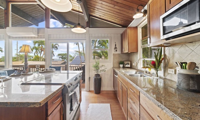 Ka'a'awa House | North Shore little Paradise w/AC, Mountain & Ocean Views: Pali Kai