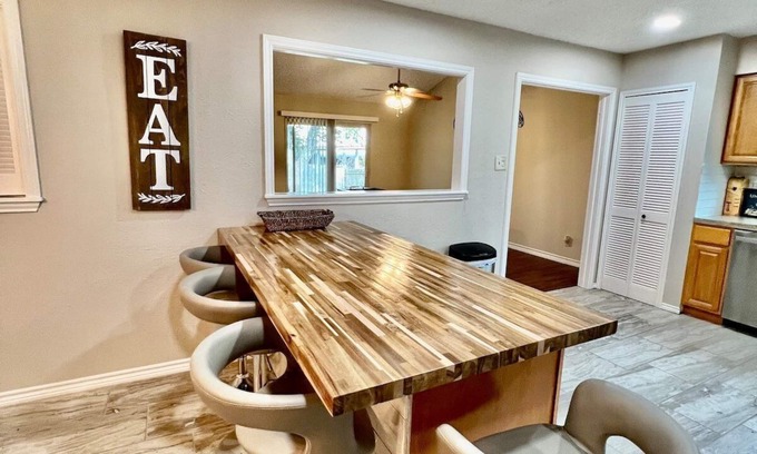 North San Antonio - SAT Cottage | Northern Hills 3BR Accessible Home Insurance & Relocation Housing Wi-Fi W/D