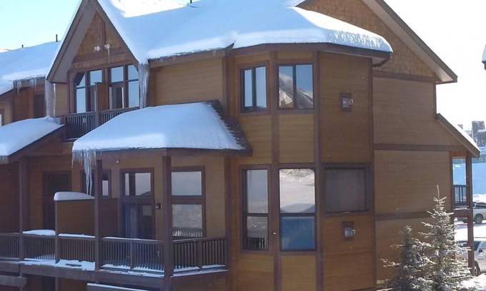 East Kootenay Ski Chalet | Northstar Chalet -Ski In/Ski Out, Private Hot Tub, Stay for 3 nights/Pay for 2*