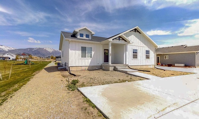 Hyrum House | Notable Apartment - Mountain Views, Kitchen, & W/D