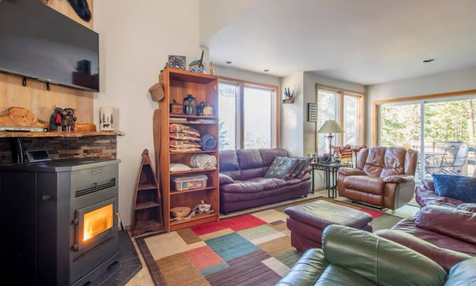 Roslyn Ridge House | NOW OPEN WKND! SEPTEMBER DATES AVAILABLE! QUIET, PRIVATE, VIEWS, SPA ,FIRE-PIT.