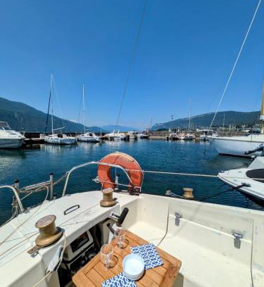 Aix-les-Bains Boat Rental | Nuits voilier - Séjour unique