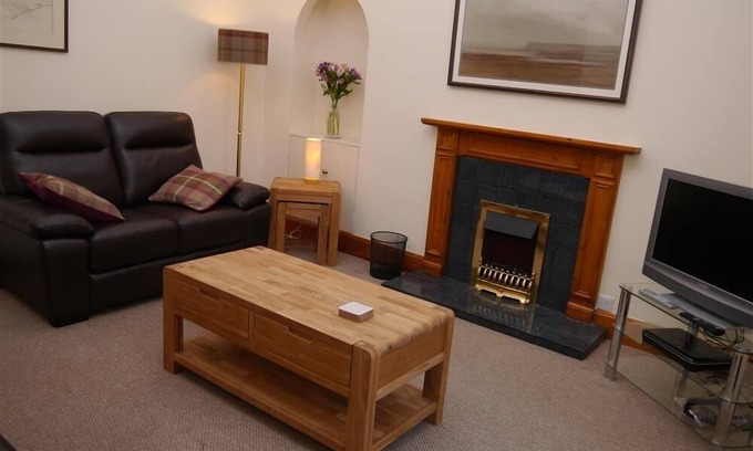Dumfries Cottage | Number 48 - an apartment that sleeps 2 guests in 1 bedroom