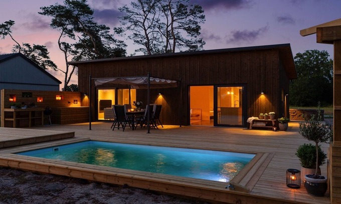 Hagaby Cottage | Nybyggt hus med Pool och Stor Veranda. Nära Till Havet. Husdjur Tillåtna