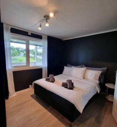 Leirvik Apartment | Nyoppusset leilighet nær Aker og sentrum