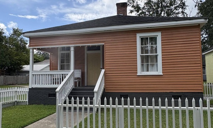 Columbus House | Oak Bungalow in Midtown