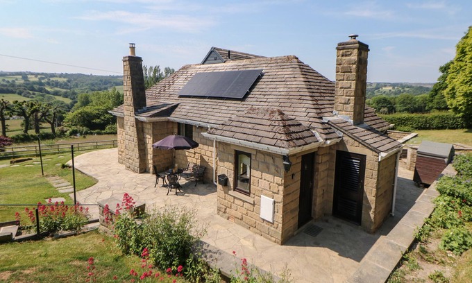 Millthorpe Cottage | OAK LEA, family friendly, character holiday cottage in Dronfield