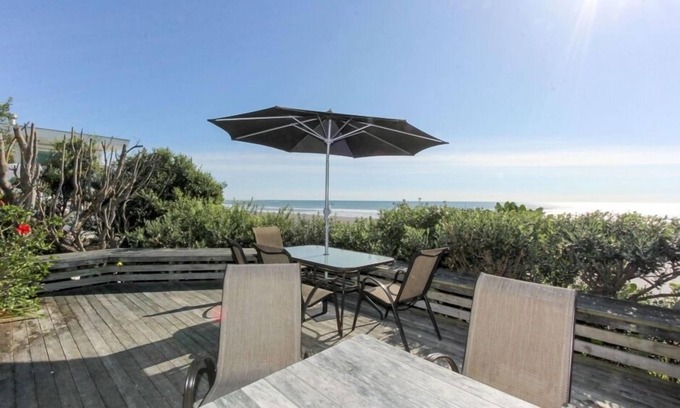 Oakura House | Oakura Beach Front - andquot;Relax Rest Enjoyandquot;