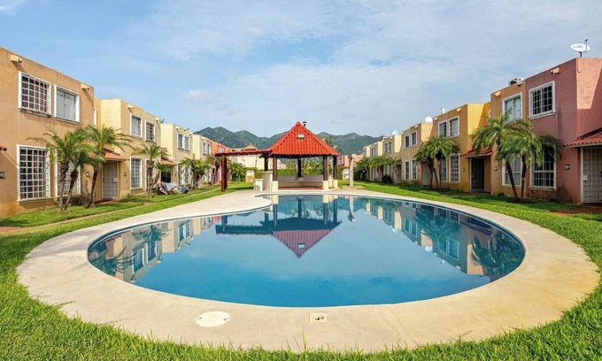 Acapulco House | Oasis Gaviotas Family-friendly home with pool, A/C & parking - Acapulco